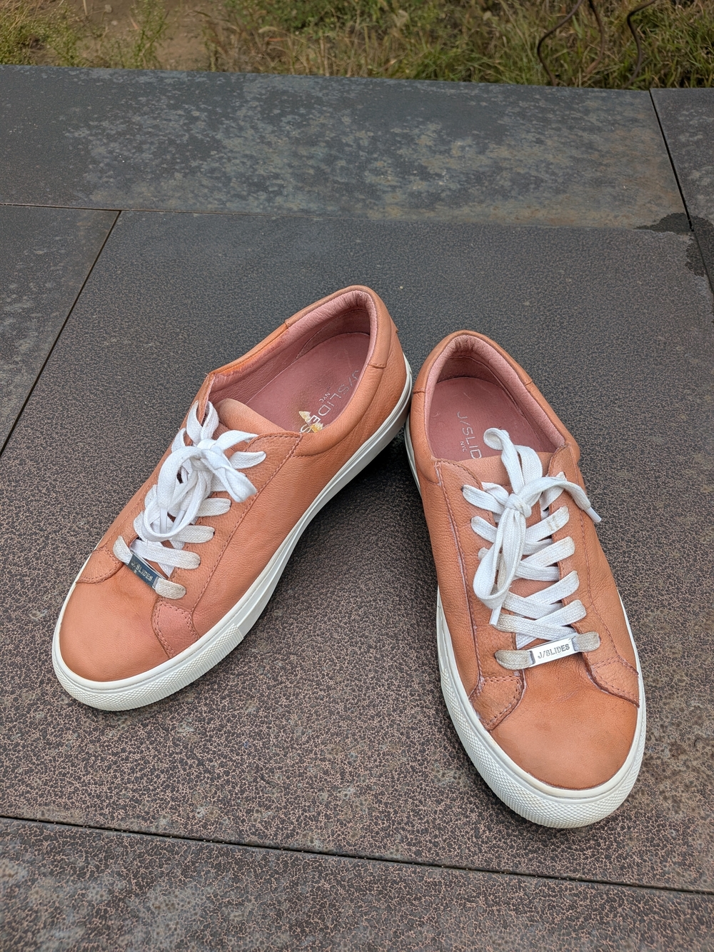 J/SLIDES Peach Lacee Leather Low-Top Sneakers with White Laces